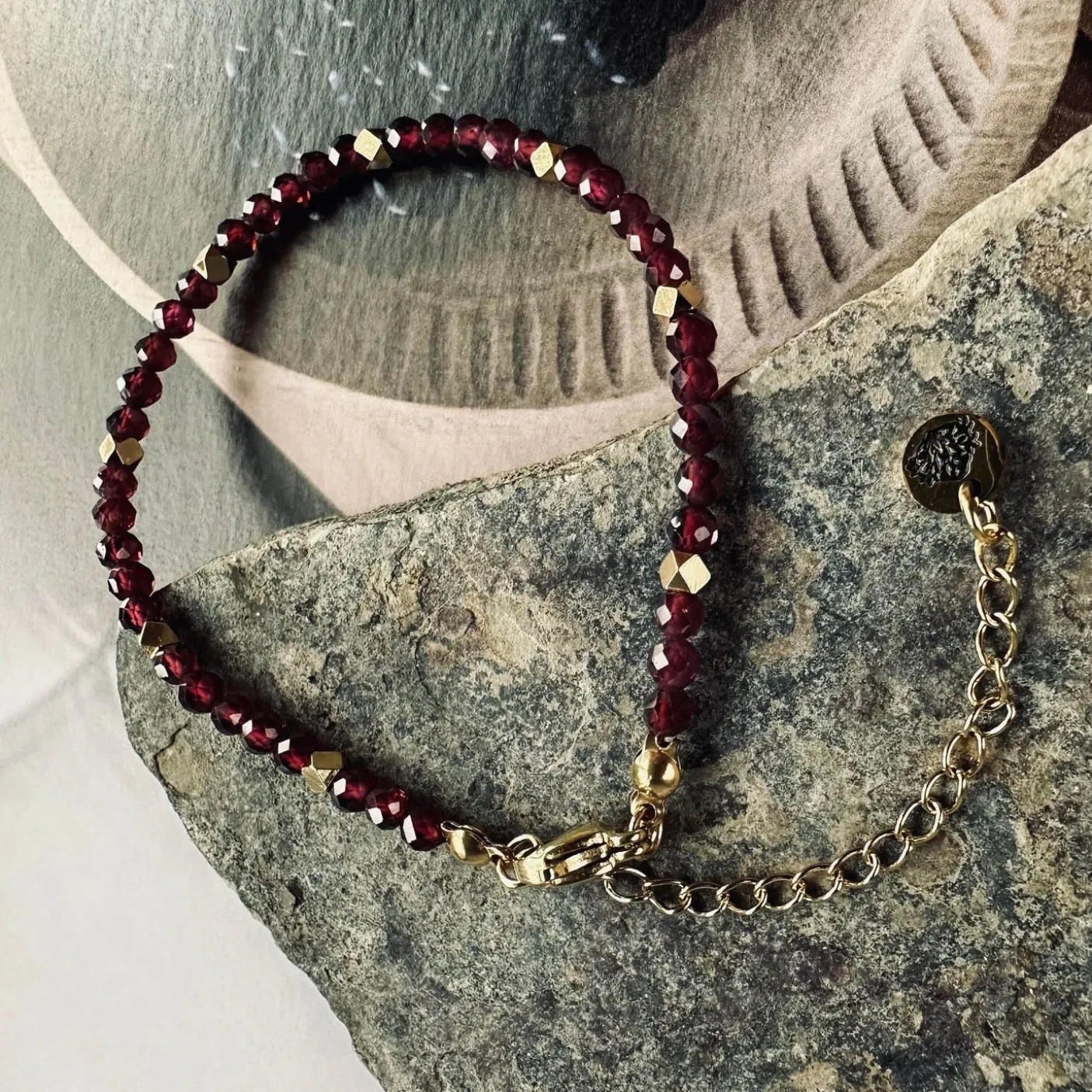Armbånd Liv Garnet