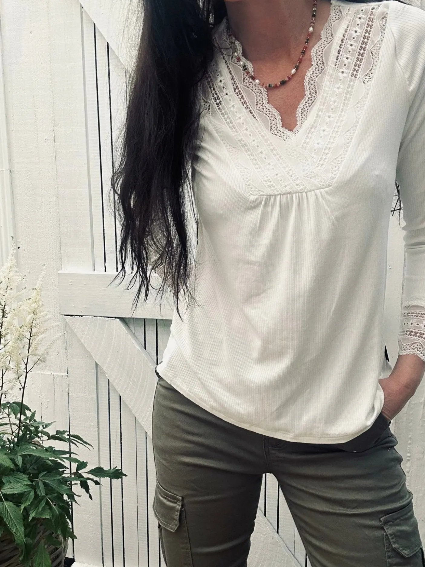 Bluse med blonde – White