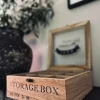 Box med skrift