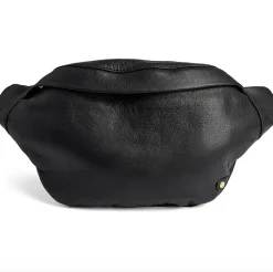 Bumbag med guldkæde på remmen