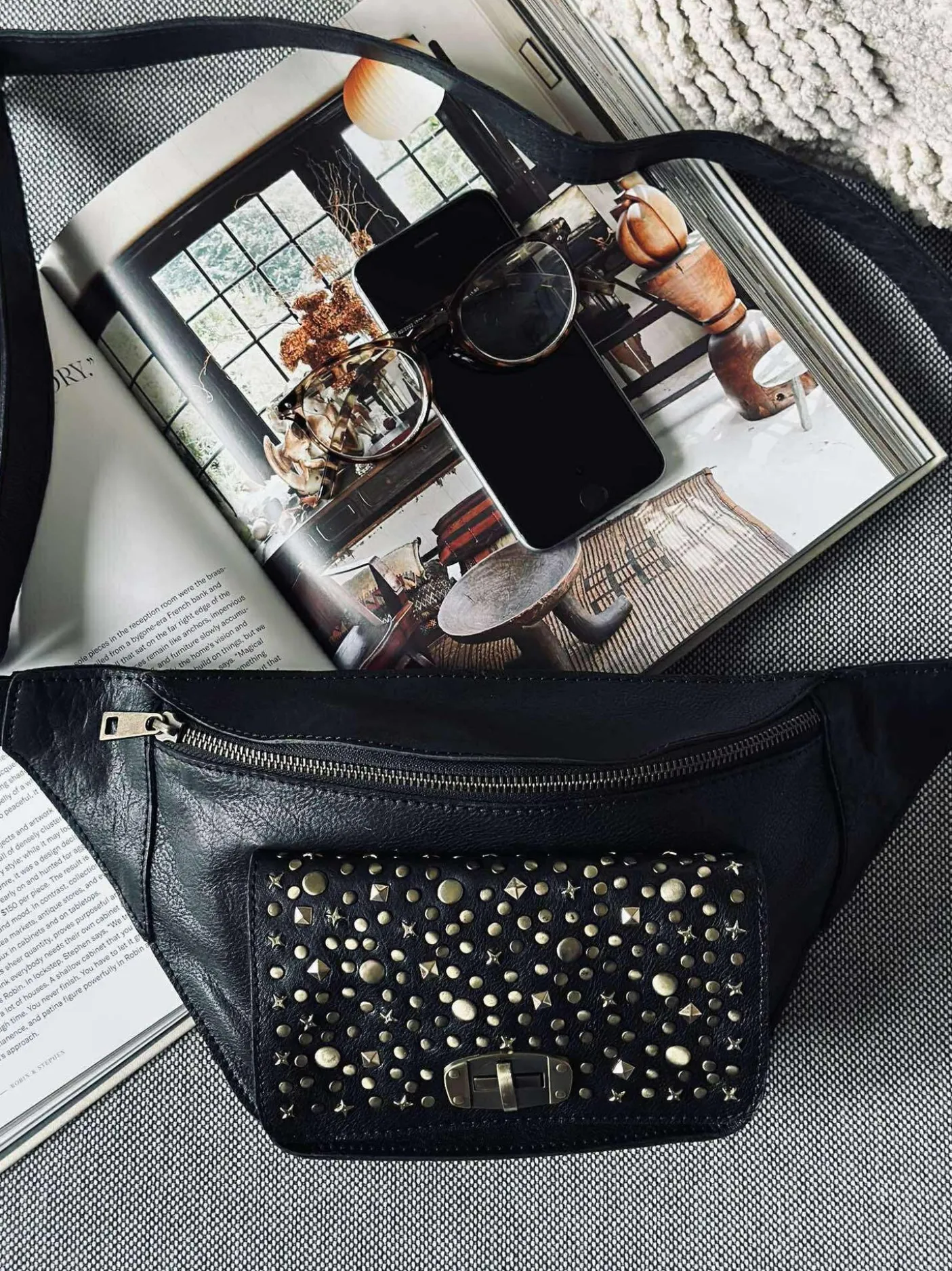 Bumbag med nitter - Black