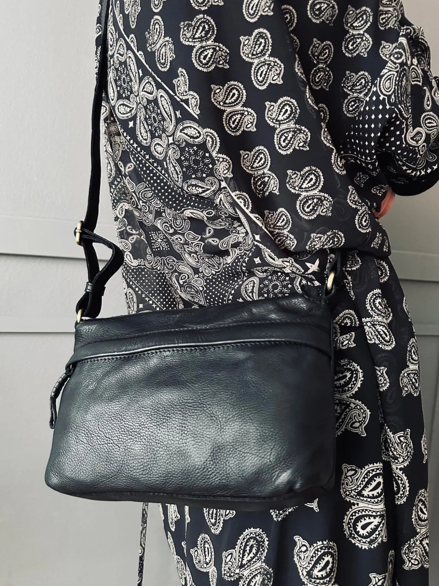 Crossbody Raw Boheme Medium – Black