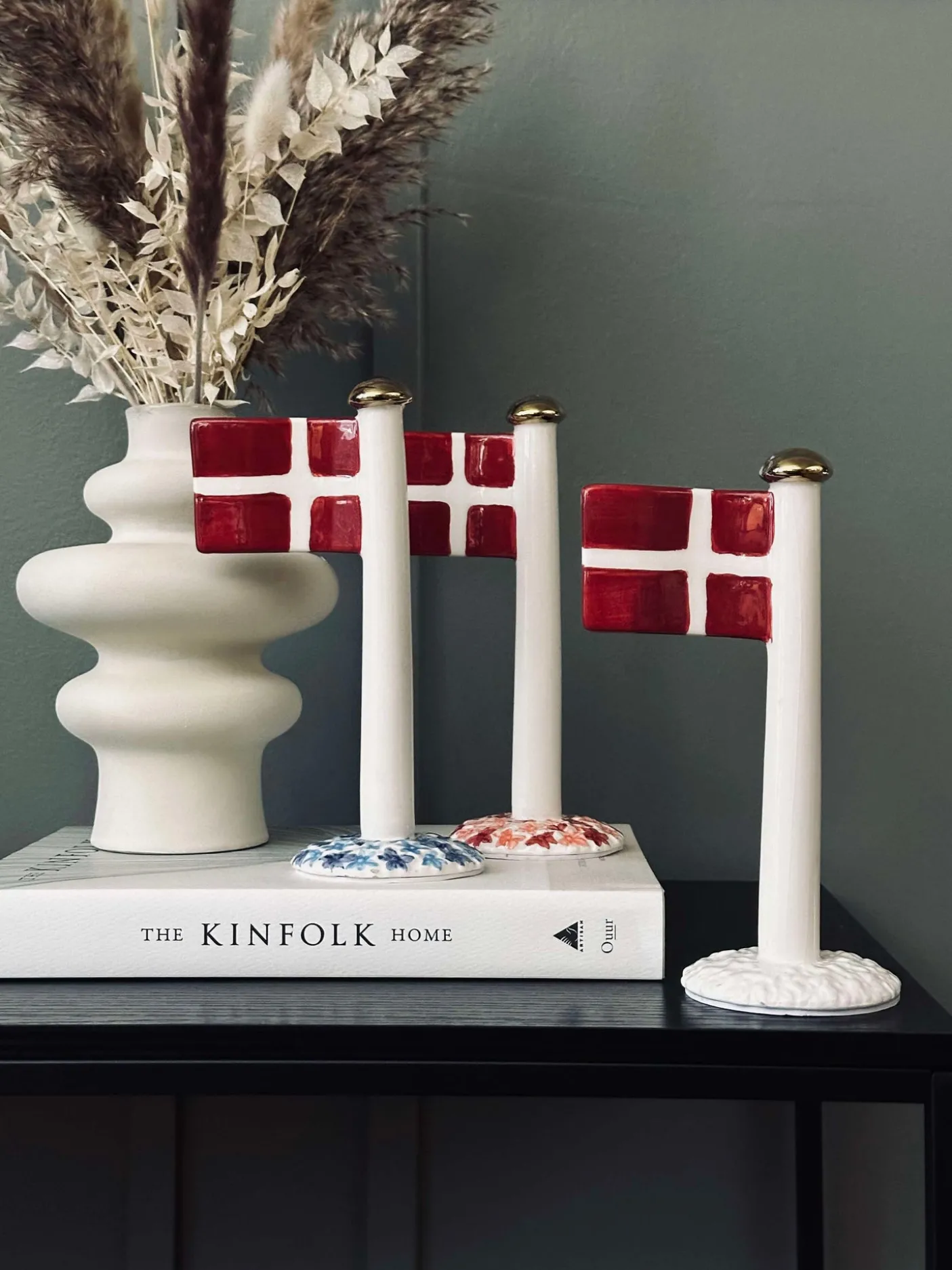 Flag keramik – Dannebrog m. Rosa fod