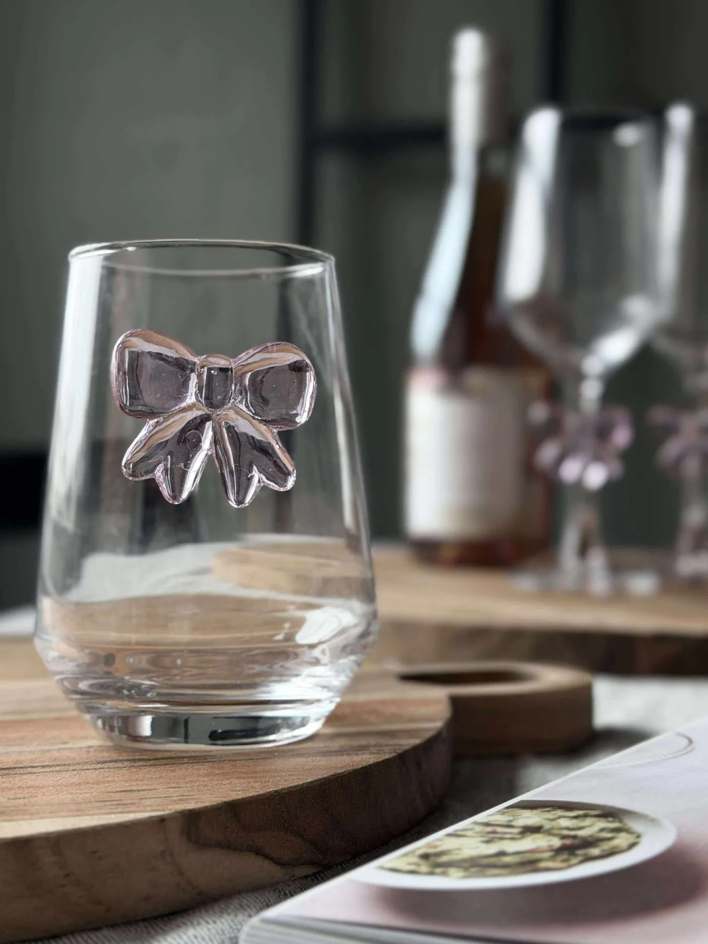 Glas med sløjfe
