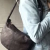 Håndtaske med smuk fletrem - Brown