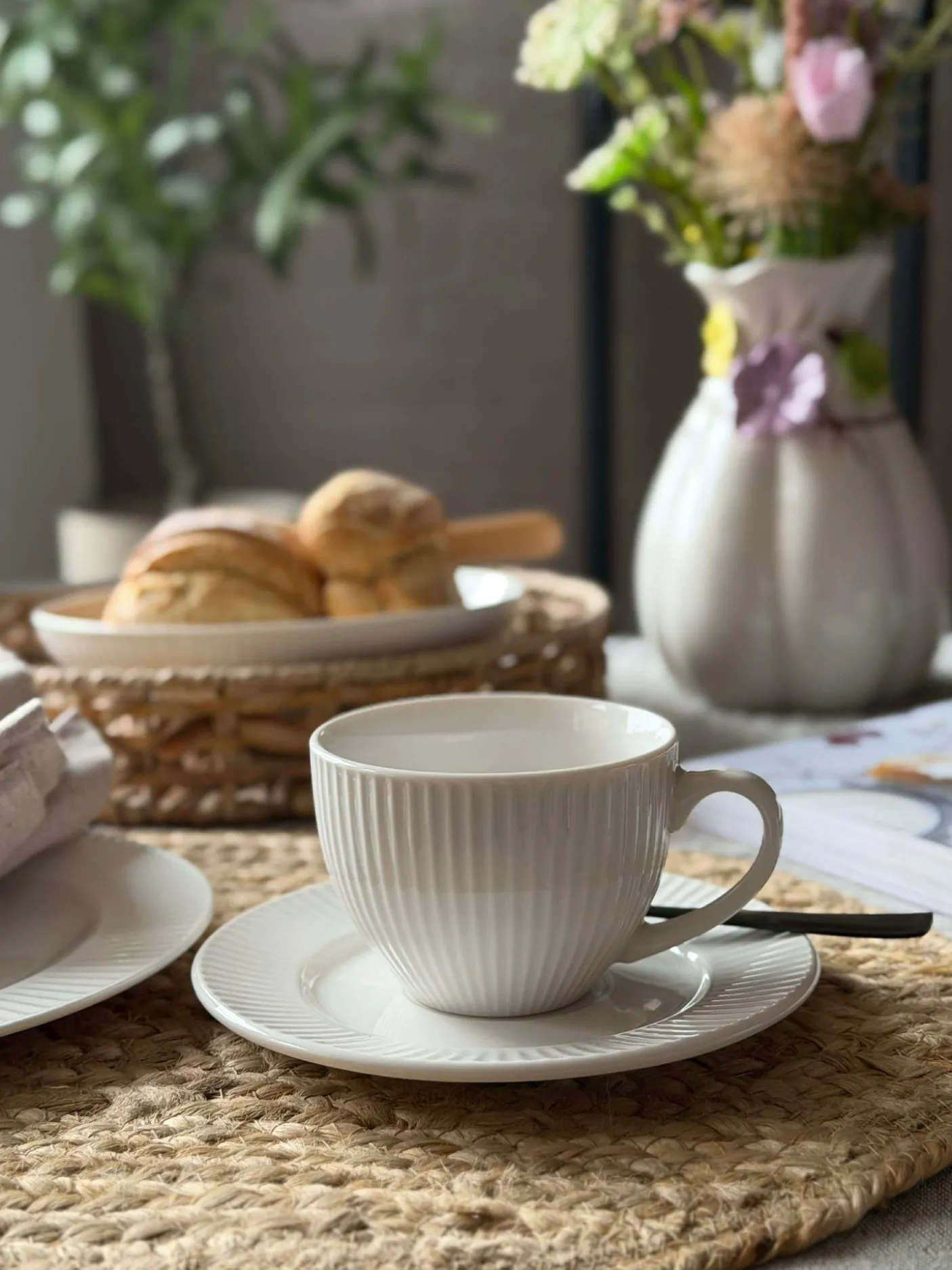 Kop og underkop - Riflet porcelæn
