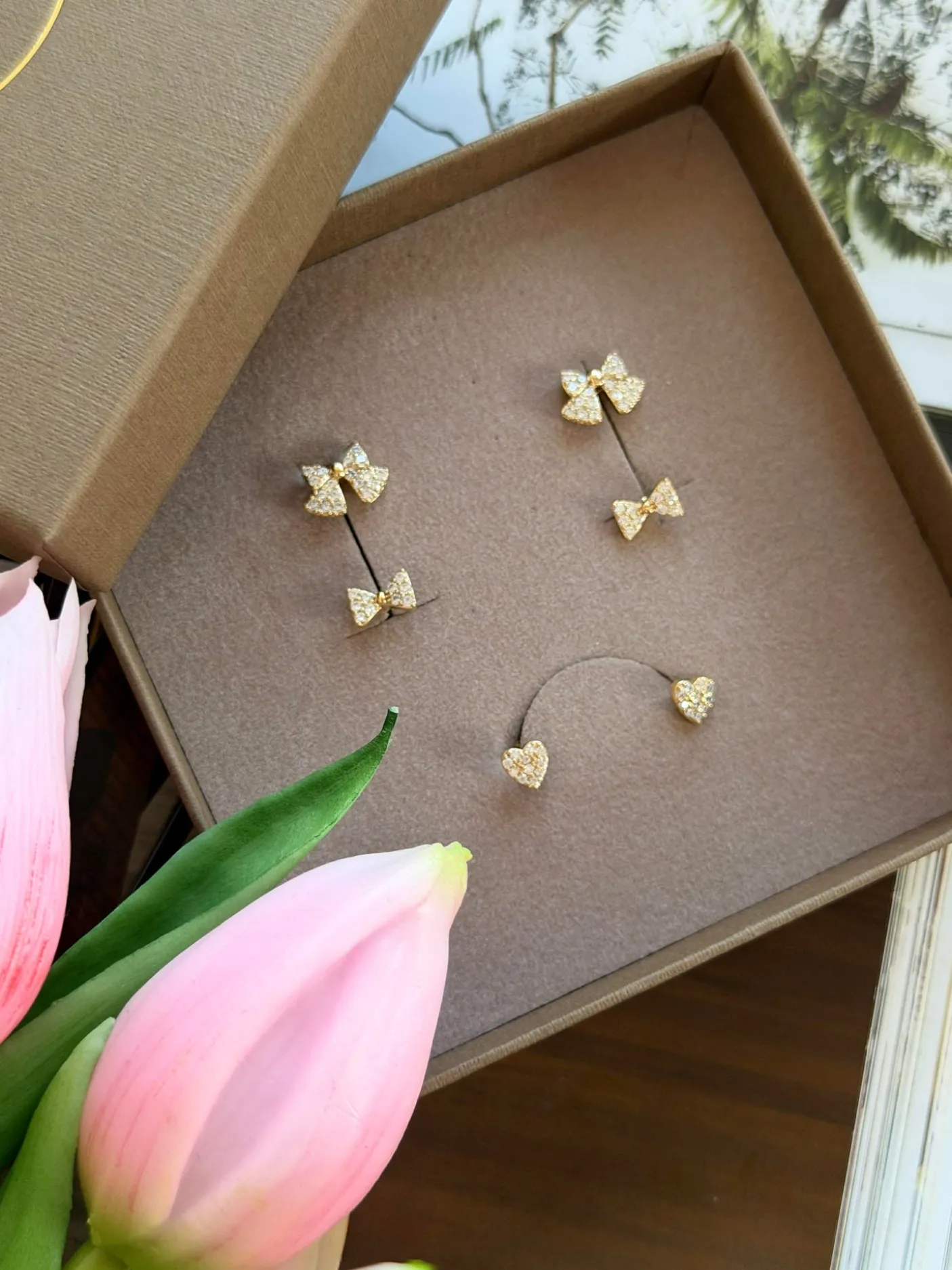 Mix box med 6 øreringe - Samira 18k forgyldt