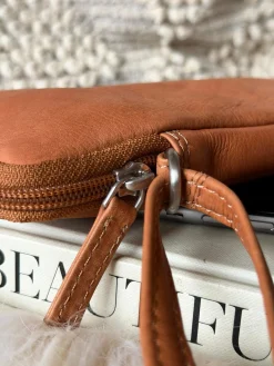 Mobiltaske Misse - Cognac / silver