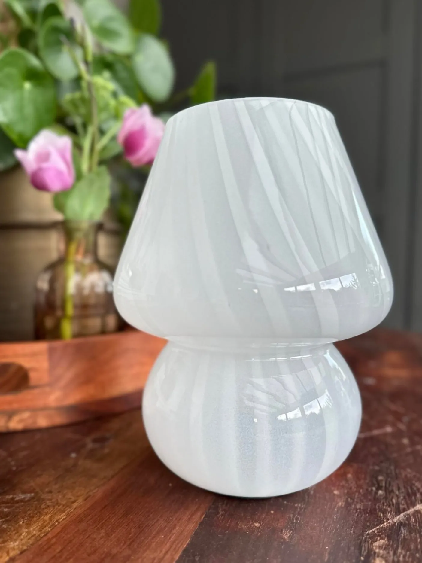 Mushroom Medium – Hvid mundblæst glas