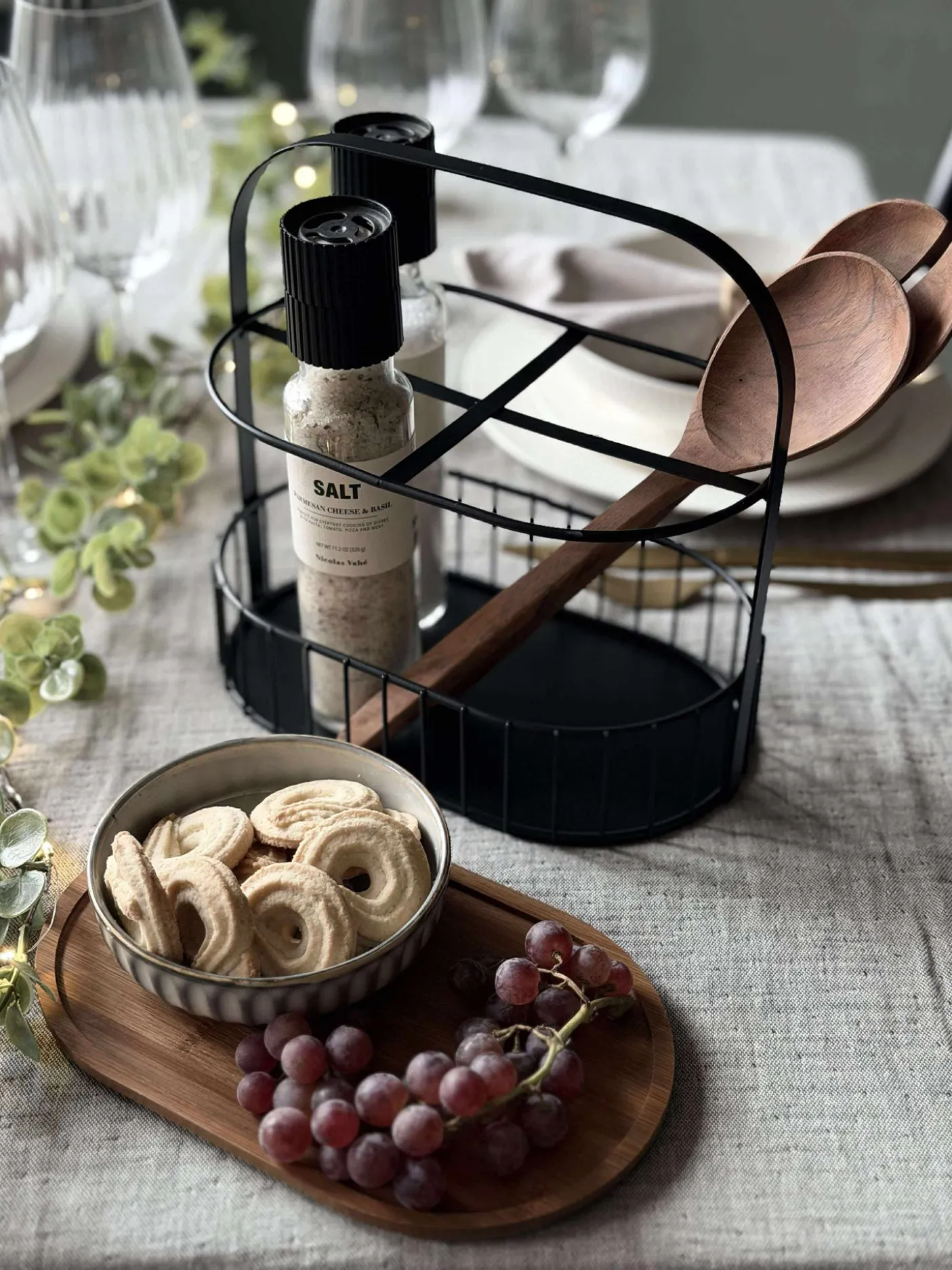 Opbevaring i metal og bambus