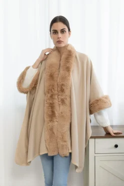 Poncho med pelskant - Beige