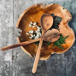 Salatbestik i olieret akacia træ
