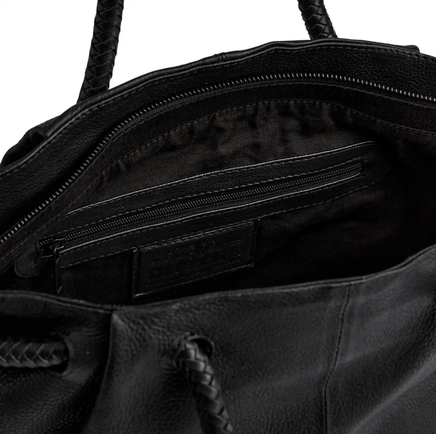 Skuldertaske med smuk fletrem - Black