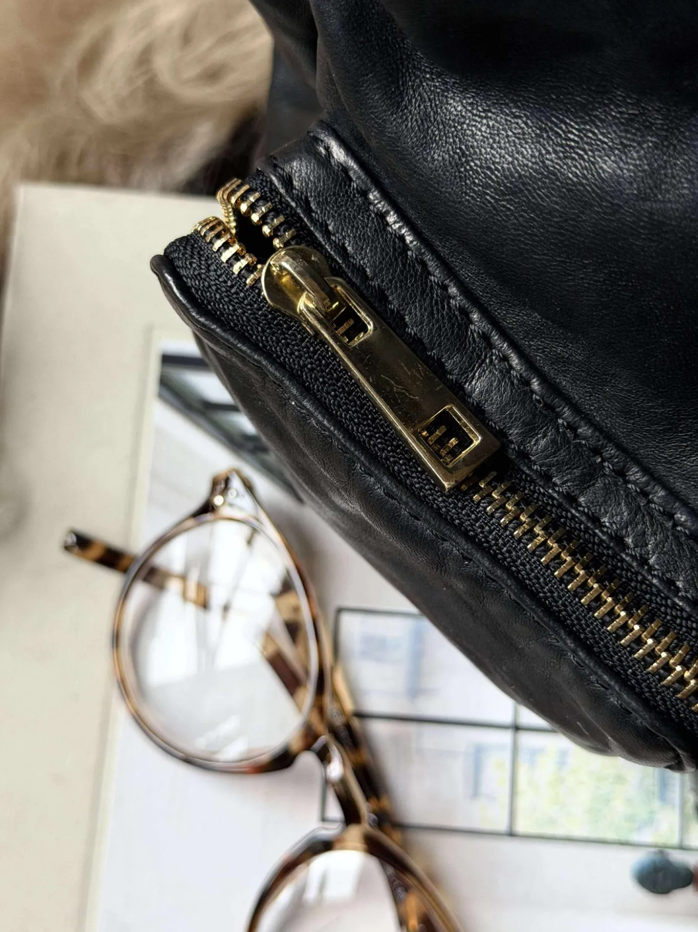Skuldertaske Sienna - Black gold