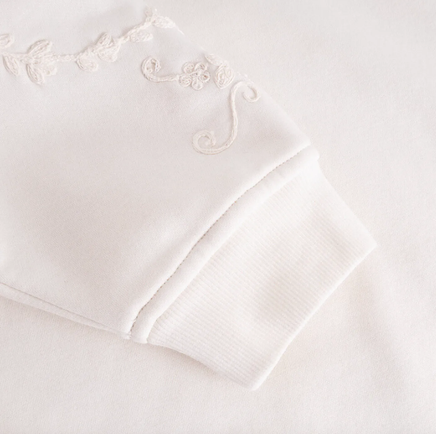 Sweatshirt med broderi - White oversize