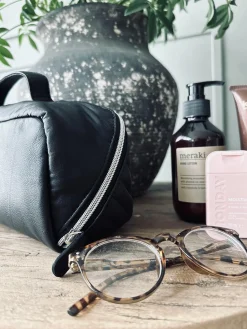 Toilettaske VIAMAJA - Black leather